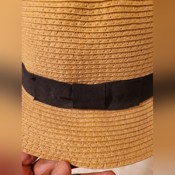Bluenotes Straw Hat for a Spring refresh Featuring a classic fit with a brim. - Picture 14 of 15